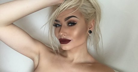 Romanie Smith naked model archive