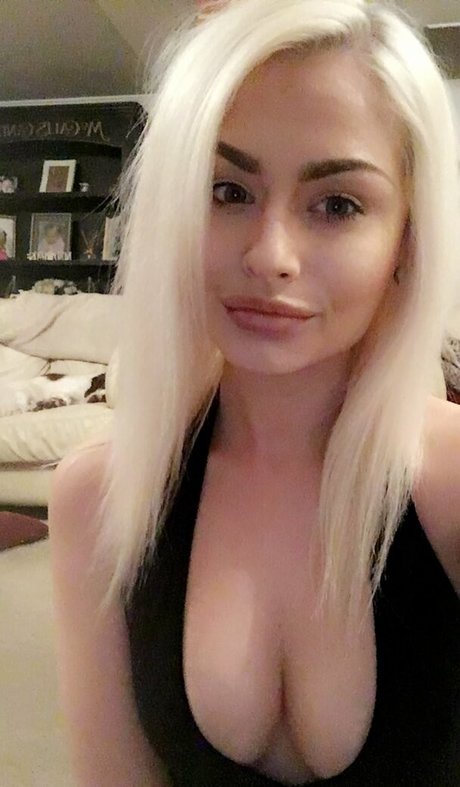 Romanie Smith pornstar erotic pic