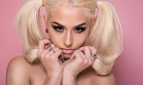 Romanie Smith pretty pornstar image