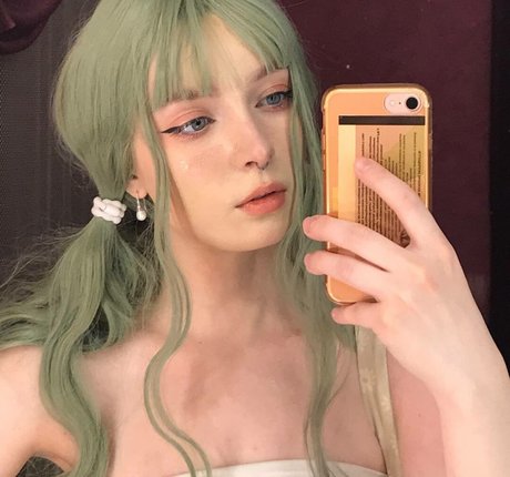 Ewa Green nude model picture