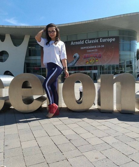 Mira Cuckold star sexy pics