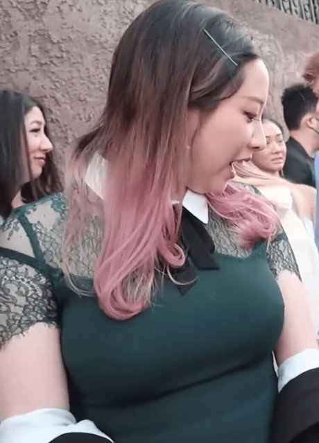 Starsmitten Celine model pretty image