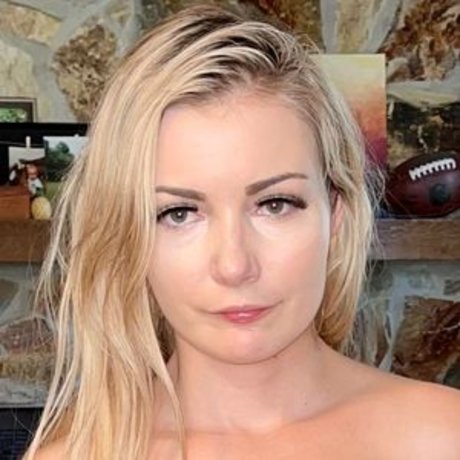 Kerry Carmode best model img