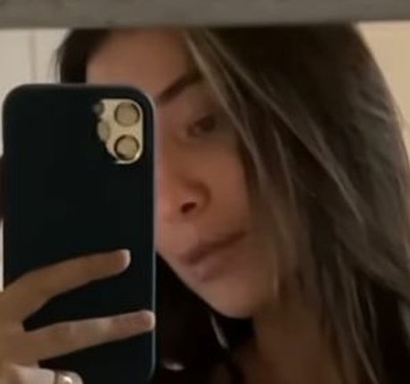 Isabeau Delatour xxx model picture