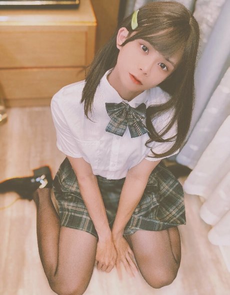 Luoluo star nudes images