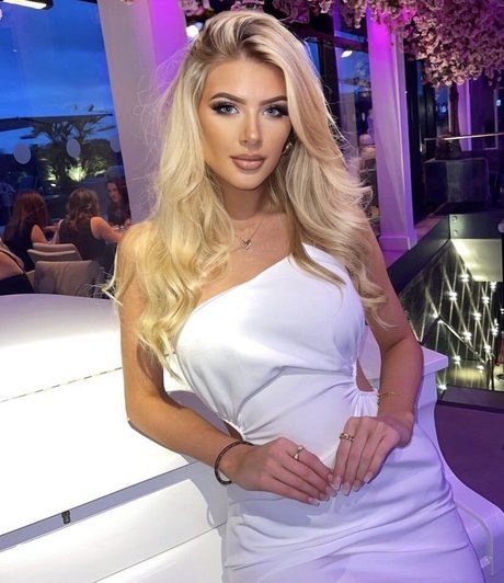 Ellie Brown wood star exclusive pic