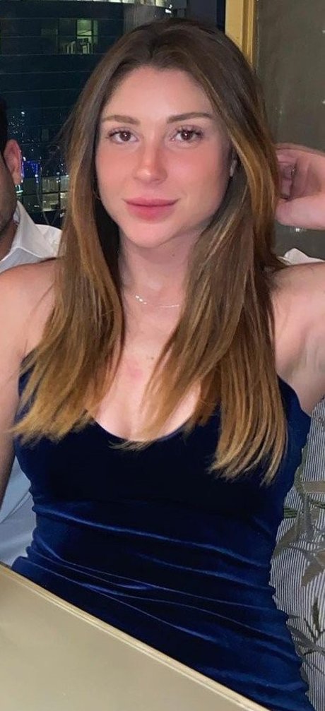 Mia Bar beautiful star pic