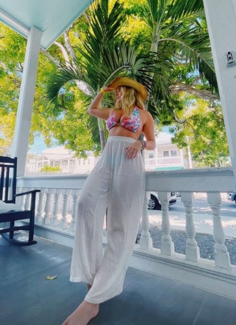 Emma Topps hot actress gallery