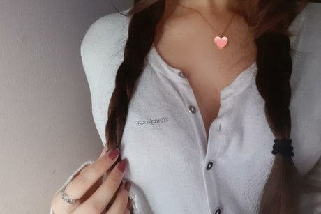 GoodGiirl18 xxx star pics