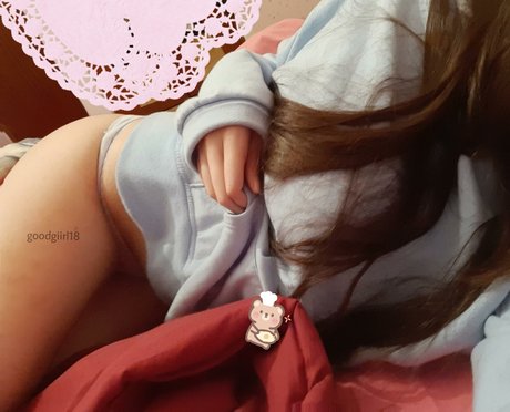 GoodGiirl18 sexy star pics