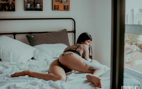 Witch Love naked model picture