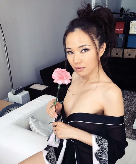 iamtaisia nude model archive