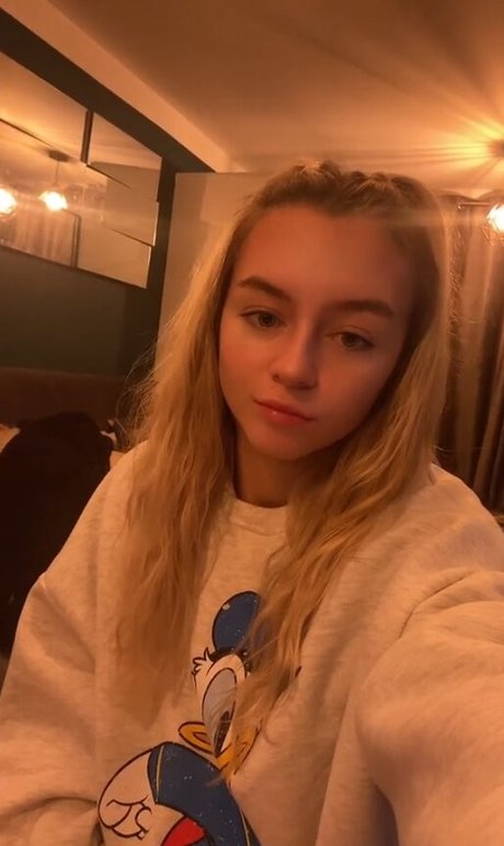 Olivia Bennett123 star pornographic image