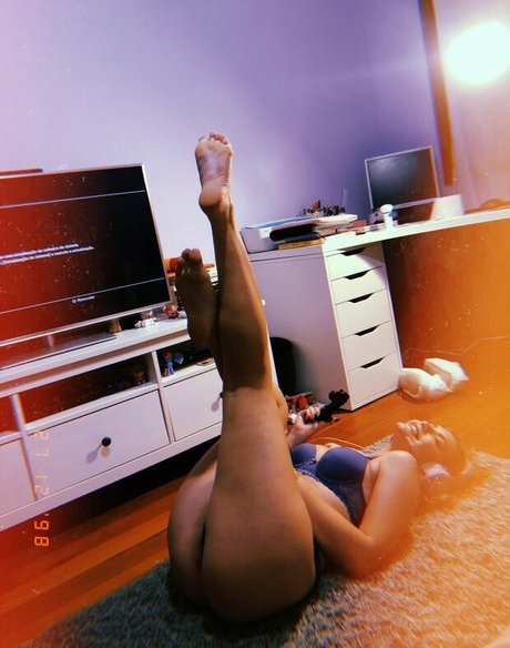 AnnieQueen porn star photo