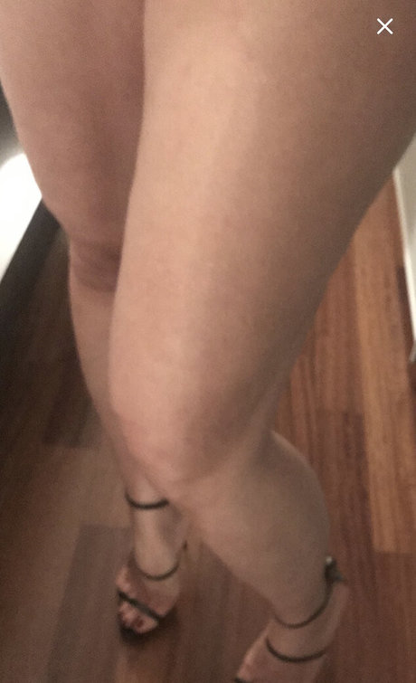 Elenamici nude model image