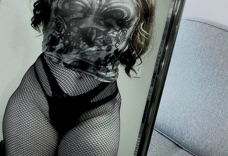 Crucifixkittie sexy star pic