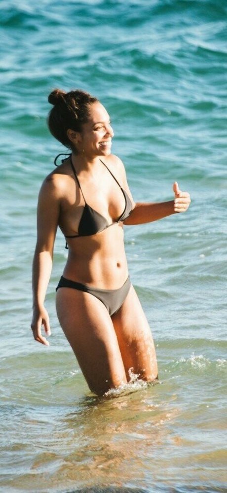 Lyndie Greenwood porn model pic