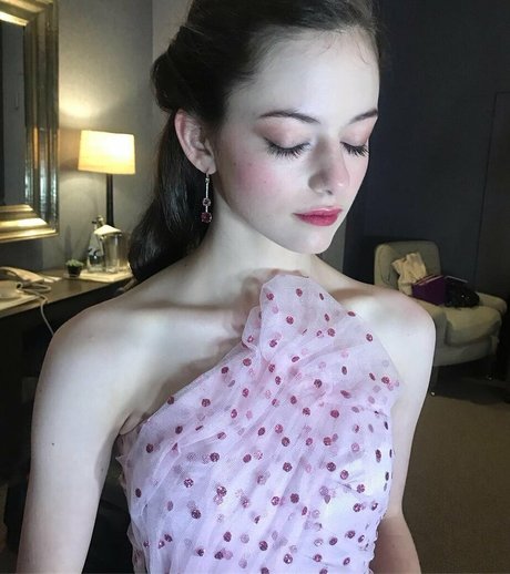 Mackenzie Foy beautiful star gallery