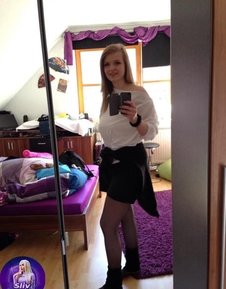 Sintica adult star photo