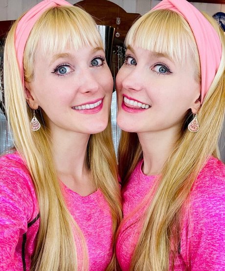 Camille And Kennerly model hd pic