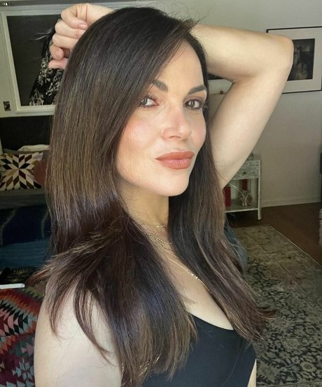 Lana Parilla beautiful actress photos