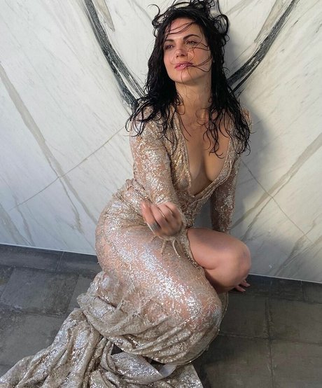 Lana Parilla naked star pics