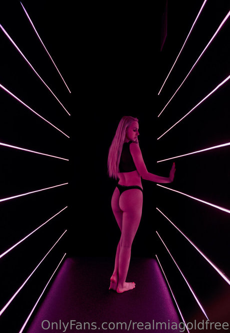 realmiagoldfree star top pictures