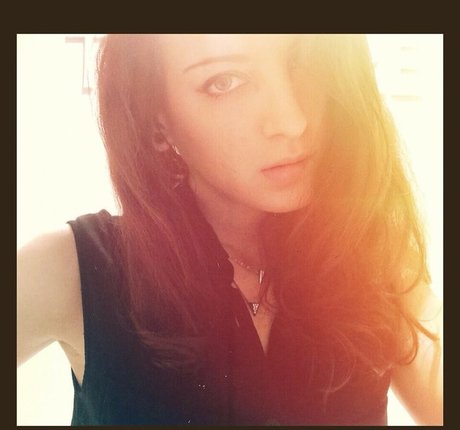 MalAfterMidnight model top pic