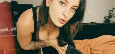 MalAfterMidnight pornstar high quality images