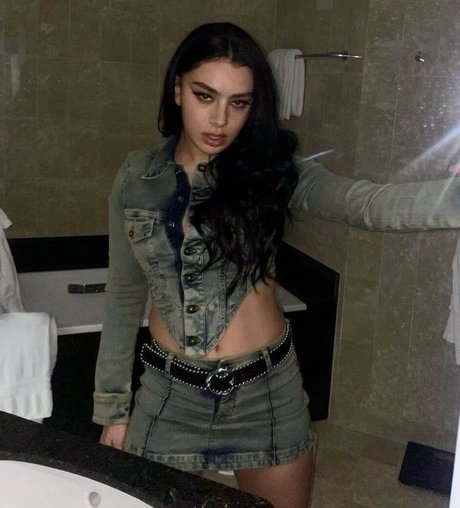 Charli XCX free pornstar pictures