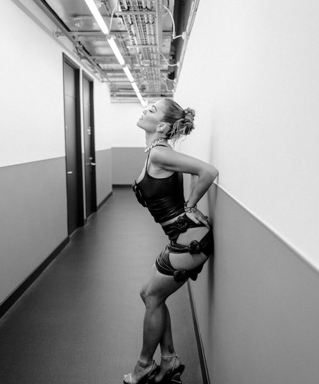 Rita Ora pretty actress img