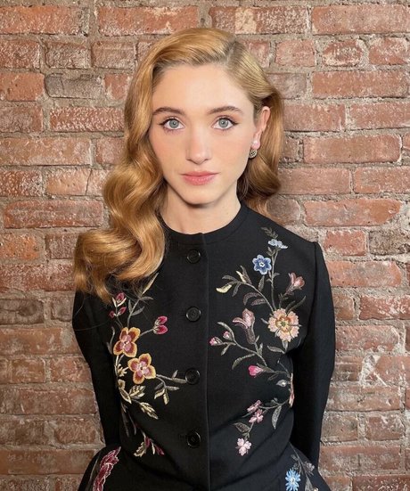 Natalia Dyer pornstar sexy pictures