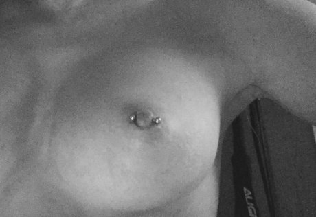 Zara Larsson model beautiful img