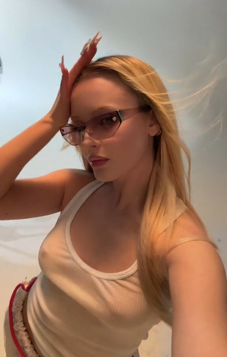 Zara Larsson pornographic model img