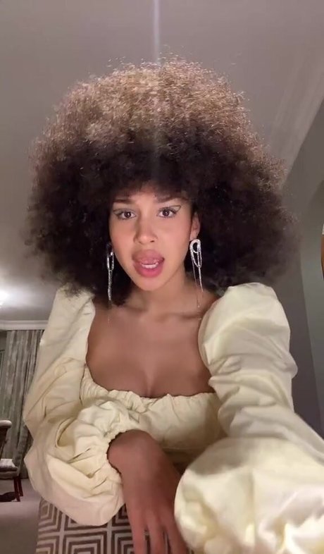 Sofia Wylie beautiful pornstar img