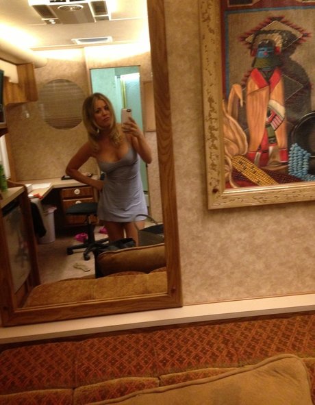 tiny asian onlyfans hot nude pic