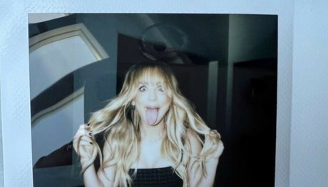 Kaley Cuoco pretty pornstar photos