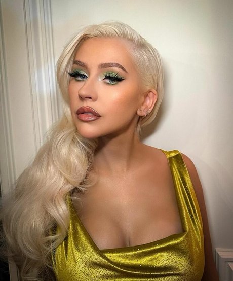 Christina Aguilera beautiful pornstar pics