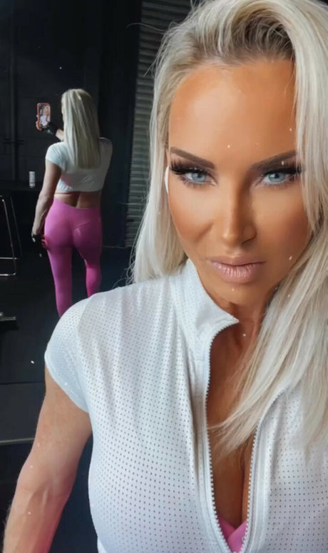 Disco Mammi model pretty galleries