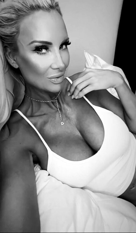 Disco Mammi pornographic model pictures