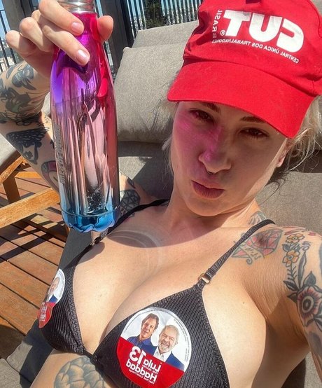 Mariana Ayres hot pornstar pics