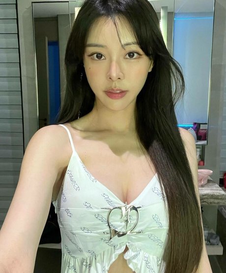 cathrynli erotic model picture