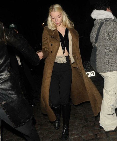 Anya Taylor Joy naked star img