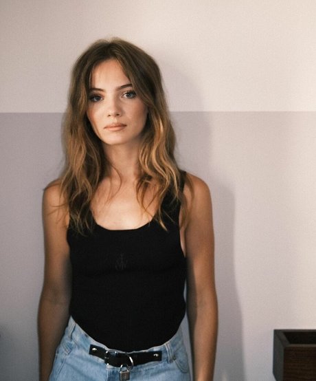 Freya Allan star best pictures