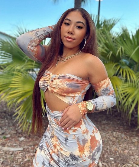 Kiah Dream pretty pornstar pic