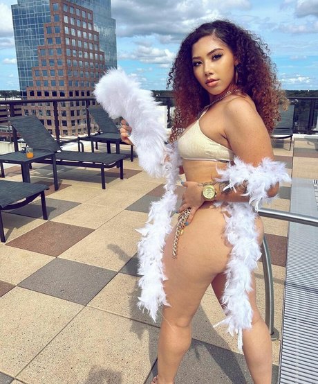 Kiah Dream sex model pic