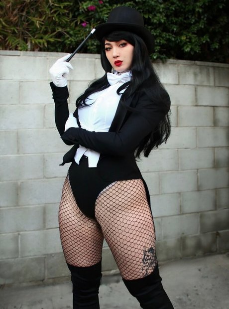 Caytie Cosplay model adult picture