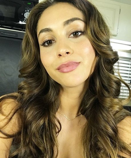 Lindsey Morgan model image
