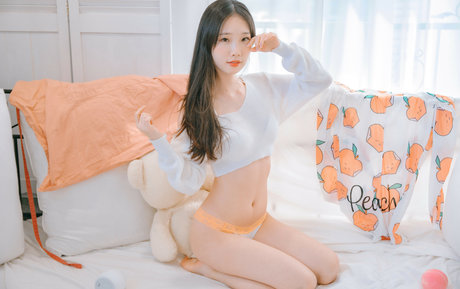 Pureding art actress galleries