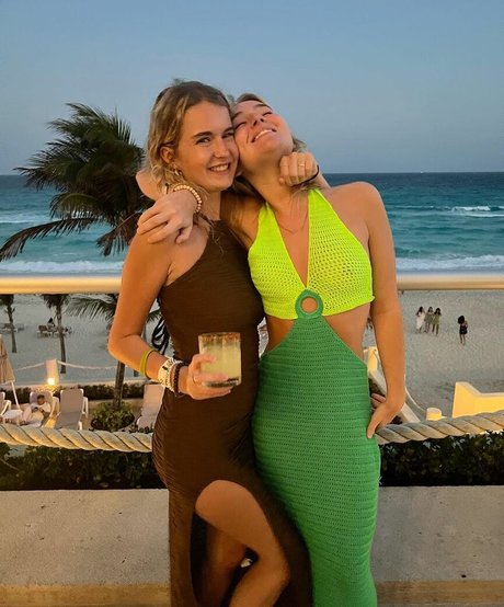 Alexa Meyer model pretty image